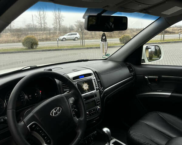 Білий Хендай Санта Фе, об'ємом двигуна 2.2 л та пробігом 183 тис. км за 13800 $, фото 73 на Automoto.ua