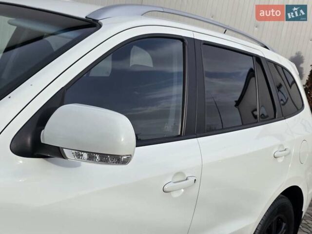 Белый Хендай Санта Фе, объемом двигателя 2.2 л и пробегом 211 тыс. км за 13850 $, фото 12 на Automoto.ua