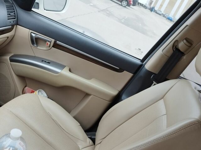 Белый Хендай Санта Фе, объемом двигателя 2.4 л и пробегом 230 тыс. км за 8500 $, фото 13 на Automoto.ua