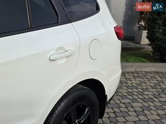 Белый Хендай Санта Фе, объемом двигателя 2.2 л и пробегом 211 тыс. км за 13850 $, фото 30 на Automoto.ua