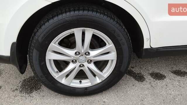 Белый Хендай Санта Фе, объемом двигателя 2.36 л и пробегом 230 тыс. км за 8600 $, фото 7 на Automoto.ua