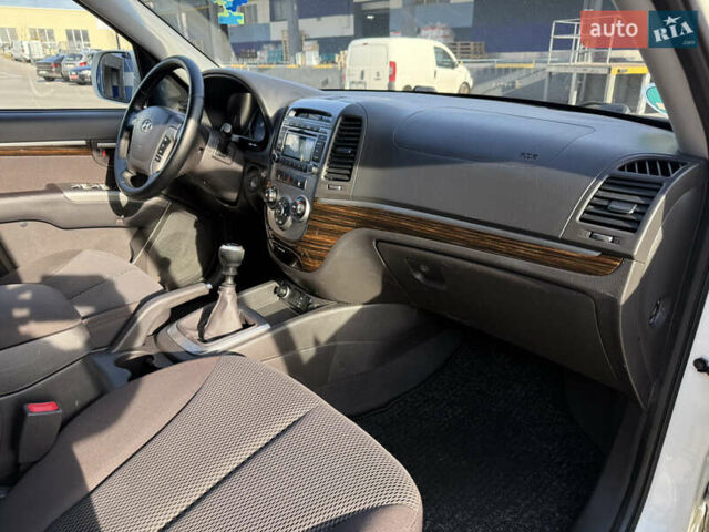 Белый Хендай Санта Фе, объемом двигателя 2.2 л и пробегом 194 тыс. км за 10999 $, фото 41 на Automoto.ua