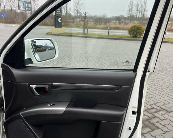 Білий Хендай Санта Фе, об'ємом двигуна 2.2 л та пробігом 183 тис. км за 13800 $, фото 85 на Automoto.ua