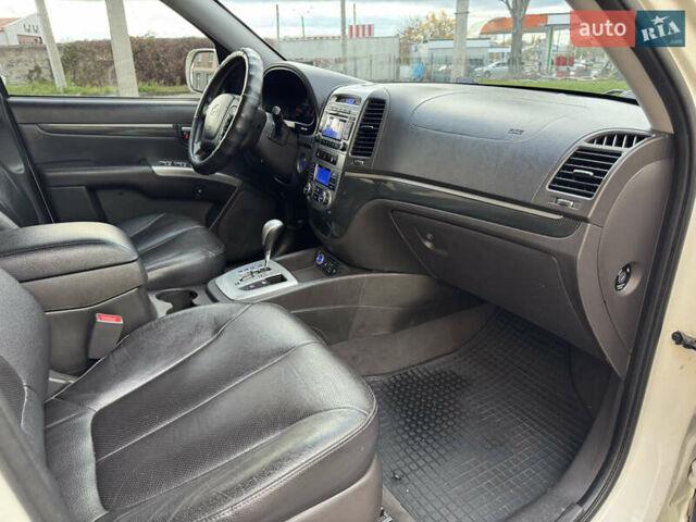 Белый Хендай Санта Фе, объемом двигателя 2.2 л и пробегом 223 тыс. км за 13300 $, фото 20 на Automoto.ua