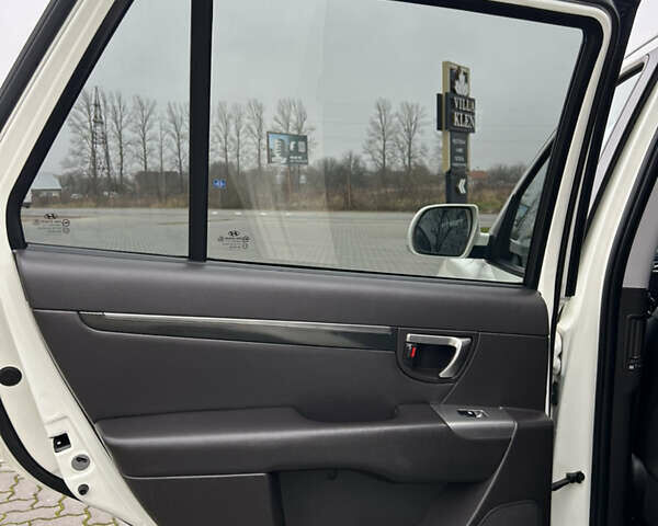 Білий Хендай Санта Фе, об'ємом двигуна 2.2 л та пробігом 183 тис. км за 13800 $, фото 38 на Automoto.ua