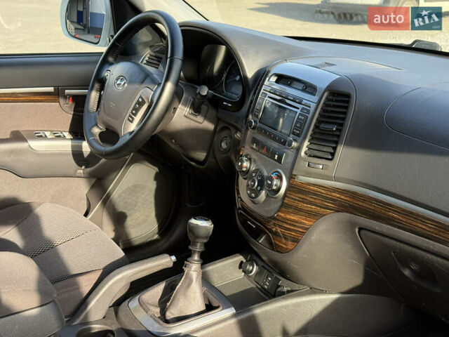 Білий Хендай Санта Фе, об'ємом двигуна 2.2 л та пробігом 196 тис. км за 10999 $, фото 42 на Automoto.ua