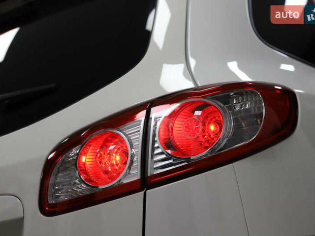 Белый Хендай Санта Фе, объемом двигателя 2.2 л и пробегом 245 тыс. км за 14900 $, фото 46 на Automoto.ua