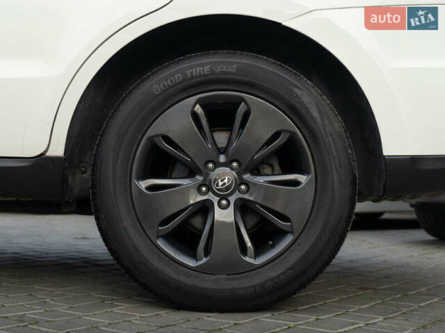 Білий Хендай Санта Фе, об'ємом двигуна 2 л та пробігом 174 тис. км за 13600 $, фото 8 на Automoto.ua