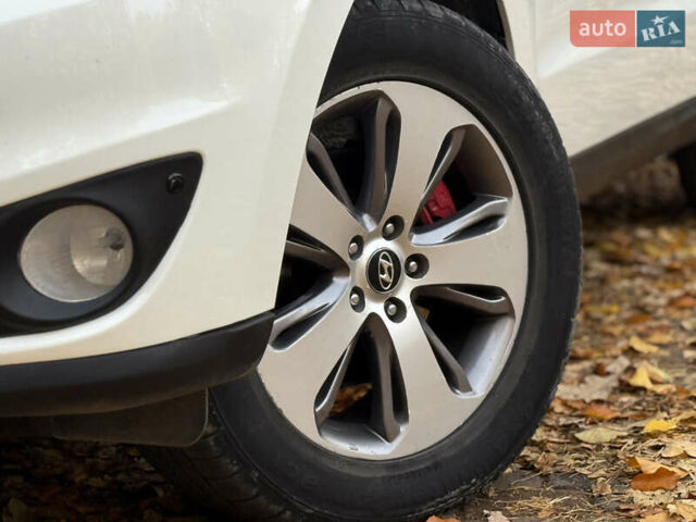 Белый Хендай Санта Фе, объемом двигателя 2.2 л и пробегом 218 тыс. км за 12450 $, фото 10 на Automoto.ua