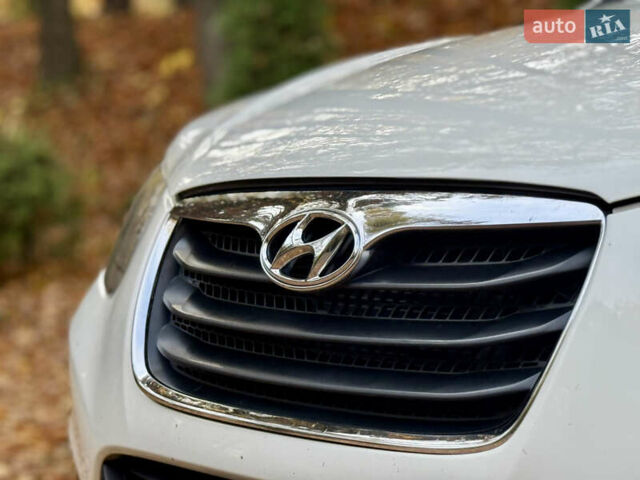Белый Хендай Санта Фе, объемом двигателя 2.2 л и пробегом 218 тыс. км за 12450 $, фото 13 на Automoto.ua