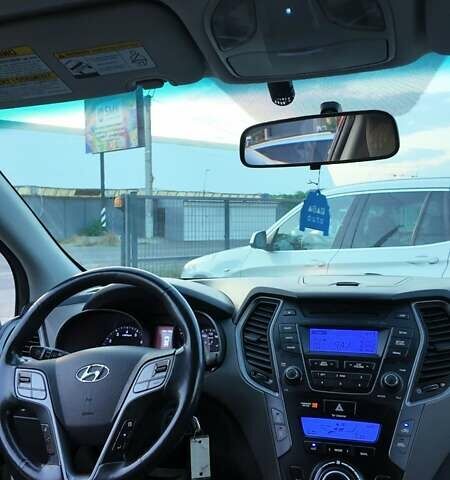 Белый Хендай Санта Фе, объемом двигателя 2.4 л и пробегом 228 тыс. км за 10900 $, фото 4 на Automoto.ua