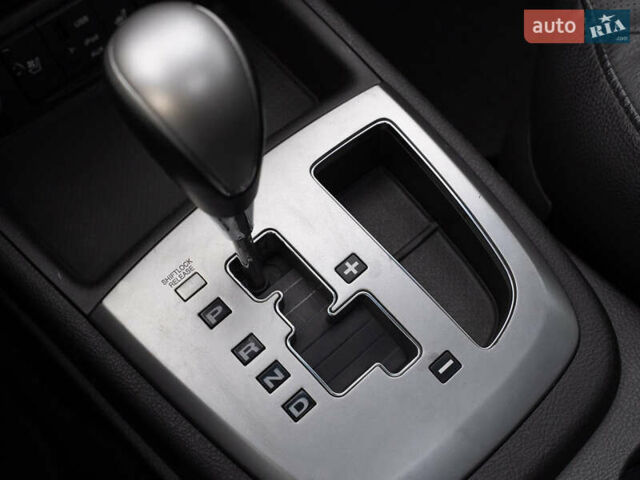 Білий Хендай Санта Фе, об'ємом двигуна 2 л та пробігом 174 тис. км за 13600 $, фото 23 на Automoto.ua