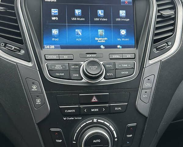 Белый Хендай Санта Фе, объемом двигателя 2.2 л и пробегом 120 тыс. км за 16500 $, фото 16 на Automoto.ua