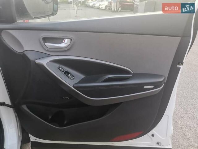 Білий Хендай Санта Фе, об'ємом двигуна 2 л та пробігом 147 тис. км за 16200 $, фото 12 на Automoto.ua