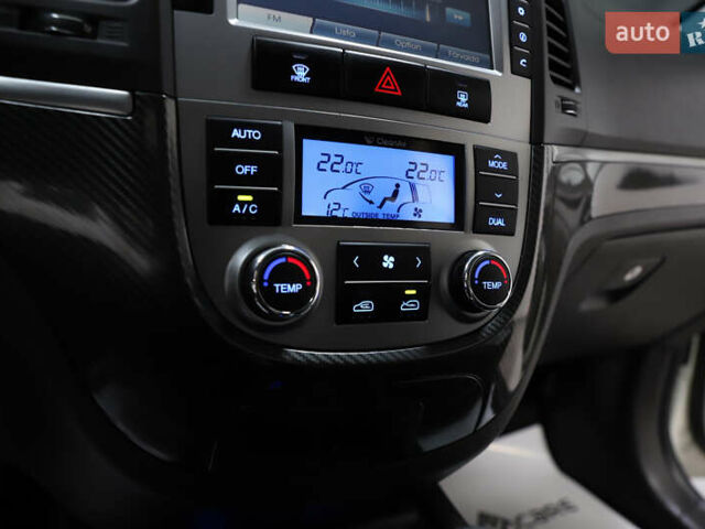 Белый Хендай Санта Фе, объемом двигателя 2.2 л и пробегом 245 тыс. км за 14900 $, фото 92 на Automoto.ua