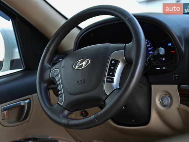 Білий Хендай Санта Фе, об'ємом двигуна 2.4 л та пробігом 127 тис. км за 12200 $, фото 11 на Automoto.ua