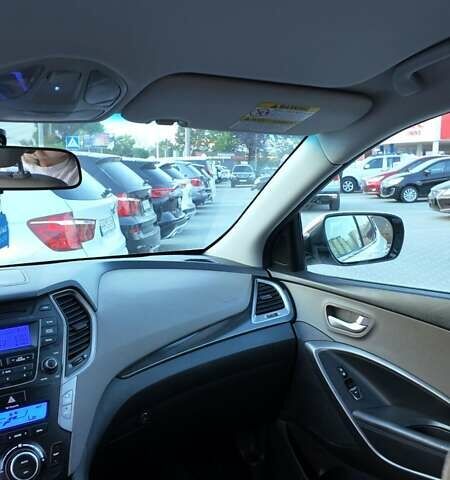 Белый Хендай Санта Фе, объемом двигателя 2.4 л и пробегом 228 тыс. км за 10900 $, фото 1 на Automoto.ua