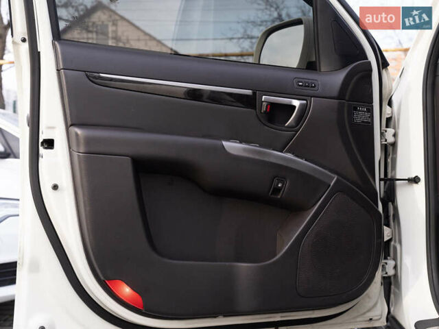 Білий Хендай Санта Фе, об'ємом двигуна 2 л та пробігом 174 тис. км за 13600 $, фото 15 на Automoto.ua