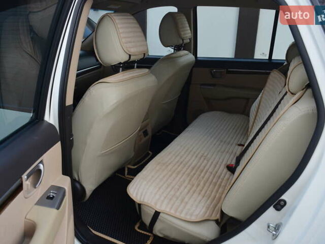 Білий Хендай Санта Фе, об'ємом двигуна 2.4 л та пробігом 127 тис. км за 12200 $, фото 7 на Automoto.ua