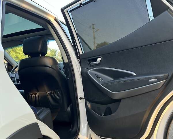 Білий Хендай Санта Фе, об'ємом двигуна 2.2 л та пробігом 190 тис. км за 17500 $, фото 13 на Automoto.ua