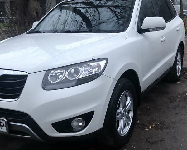 Белый Хендай Санта Фе, объемом двигателя 2.19 л и пробегом 163 тыс. км за 13500 $, фото 1 на Automoto.ua