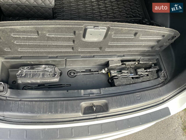 Білий Хендай Санта Фе, об'ємом двигуна 2.36 л та пробігом 165 тис. км за 11800 $, фото 16 на Automoto.ua