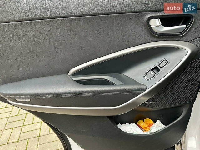 Білий Хендай Санта Фе, об'ємом двигуна 2 л та пробігом 209 тис. км за 14980 $, фото 15 на Automoto.ua