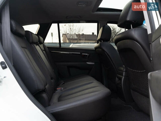 Білий Хендай Санта Фе, об'ємом двигуна 2 л та пробігом 174 тис. км за 13600 $, фото 39 на Automoto.ua