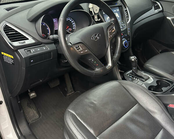 Белый Хендай Санта Фе, объемом двигателя 2.2 л и пробегом 120 тыс. км за 16500 $, фото 11 на Automoto.ua