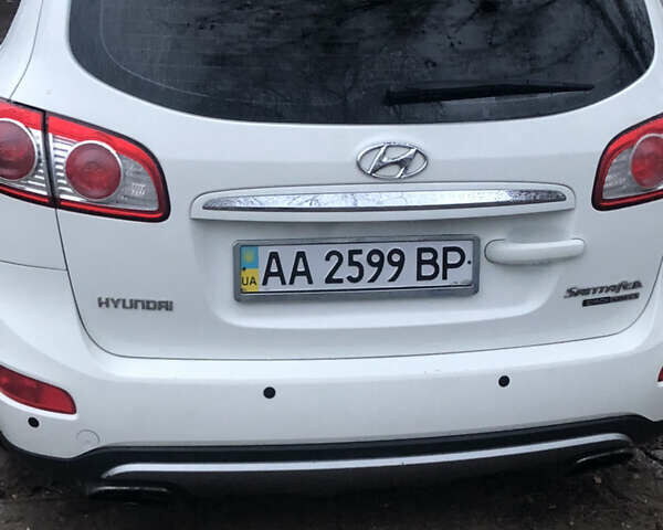 Белый Хендай Санта Фе, объемом двигателя 2.19 л и пробегом 163 тыс. км за 13500 $, фото 3 на Automoto.ua