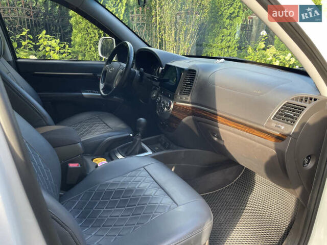 Білий Хендай Санта Фе, об'ємом двигуна 2.36 л та пробігом 165 тис. км за 11800 $, фото 19 на Automoto.ua