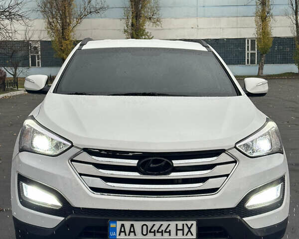 Белый Хендай Санта Фе, объемом двигателя 2.2 л и пробегом 120 тыс. км за 16500 $, фото 2 на Automoto.ua