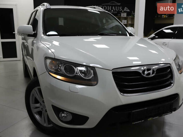Белый Хендай Санта Фе, объемом двигателя 2.2 л и пробегом 245 тыс. км за 14900 $, фото 1 на Automoto.ua