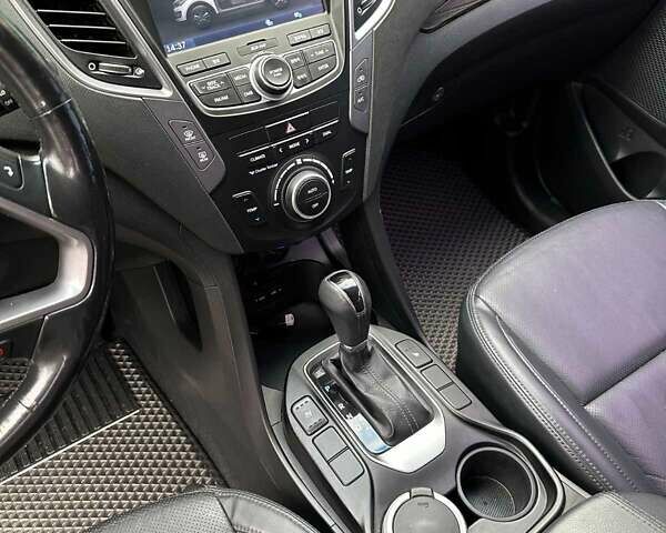 Белый Хендай Санта Фе, объемом двигателя 2 л и пробегом 255 тыс. км за 16000 $, фото 13 на Automoto.ua