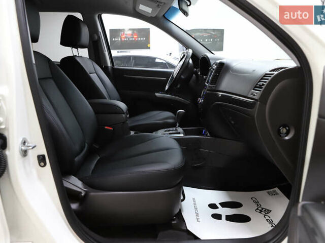 Белый Хендай Санта Фе, объемом двигателя 2.2 л и пробегом 245 тыс. км за 14900 $, фото 70 на Automoto.ua