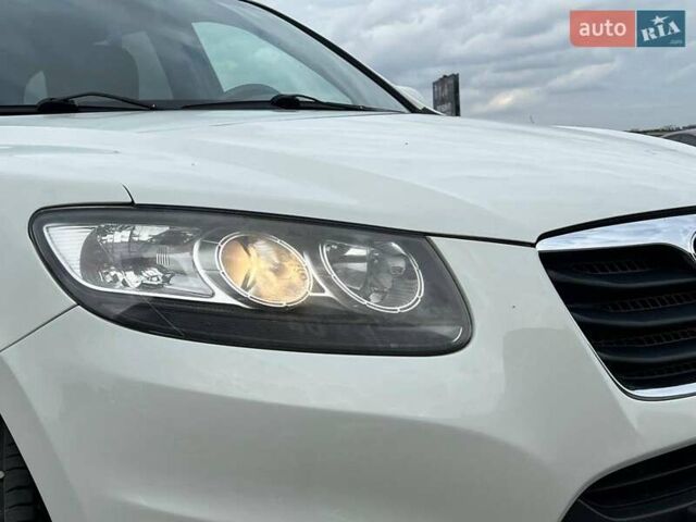 Хендай Санта Фе 2012 в Львове на Automoto.ua Белый Хендай Санта Фе, объемом двигателя 2.2 л и пробегом 218 тыс. км за 11590 $, фото 12 на Automoto.ua