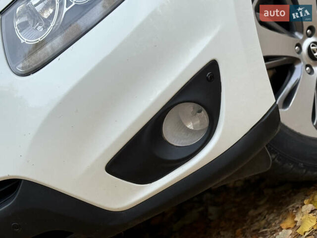 Белый Хендай Санта Фе, объемом двигателя 2.2 л и пробегом 218 тыс. км за 12450 $, фото 12 на Automoto.ua