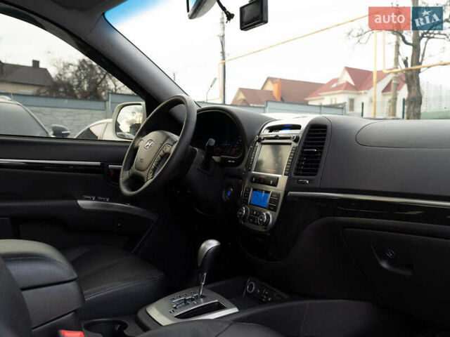 Білий Хендай Санта Фе, об'ємом двигуна 2 л та пробігом 174 тис. км за 13600 $, фото 31 на Automoto.ua