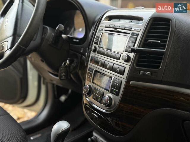 Белый Хендай Санта Фе, объемом двигателя 2.2 л и пробегом 218 тыс. км за 12450 $, фото 62 на Automoto.ua