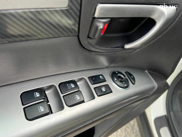 Хендай Санта Фе 2012 в Львове на Automoto.ua Белый Хендай Санта Фе, объемом двигателя 2.2 л и пробегом 218 тыс. км за 11590 $, фото 16 на Automoto.ua