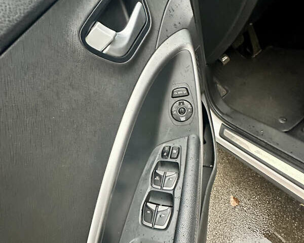 Белый Хендай Санта Фе, объемом двигателя 2.2 л и пробегом 120 тыс. км за 16500 $, фото 14 на Automoto.ua