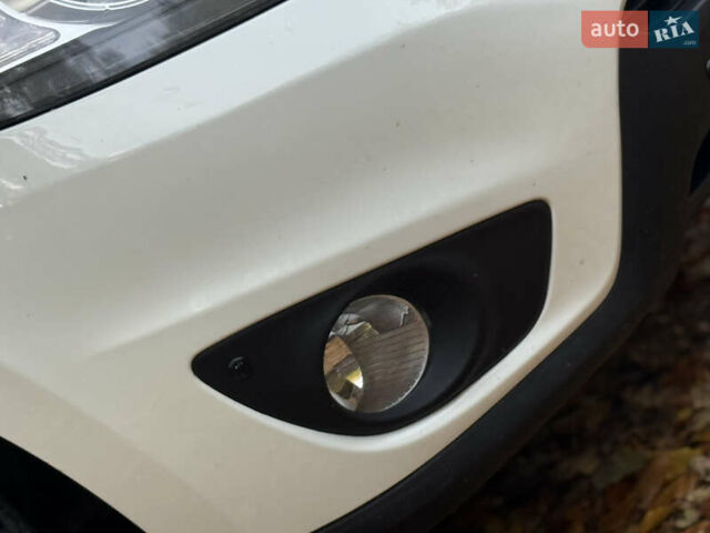 Белый Хендай Санта Фе, объемом двигателя 2.2 л и пробегом 218 тыс. км за 12450 $, фото 15 на Automoto.ua