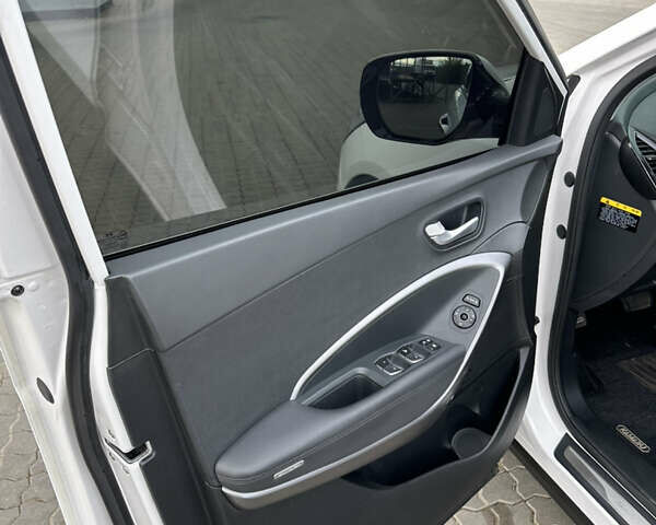 Білий Хендай Санта Фе, об'ємом двигуна 2 л та пробігом 145 тис. км за 17600 $, фото 11 на Automoto.ua