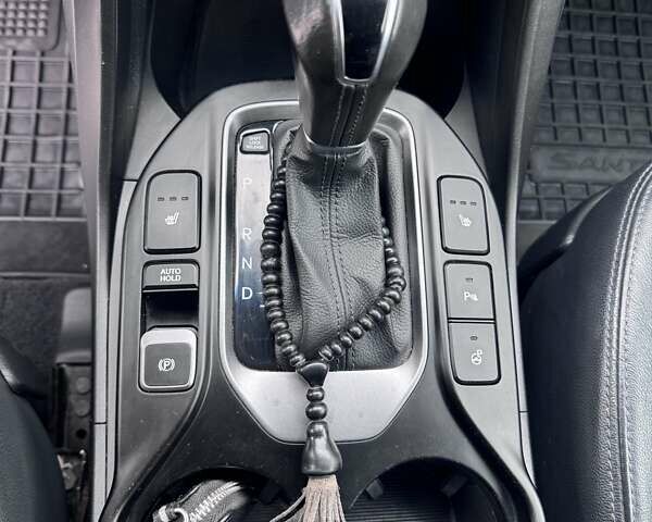 Белый Хендай Санта Фе, объемом двигателя 2.2 л и пробегом 277 тыс. км за 15500 $, фото 8 на Automoto.ua