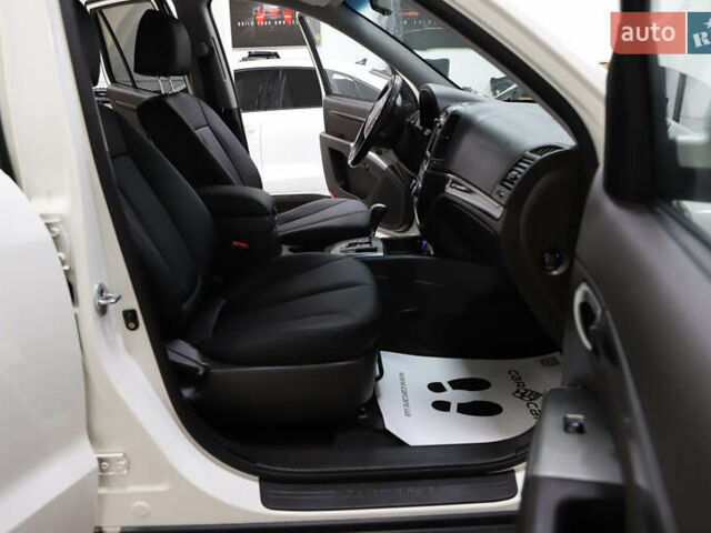 Белый Хендай Санта Фе, объемом двигателя 2.2 л и пробегом 245 тыс. км за 14900 $, фото 65 на Automoto.ua