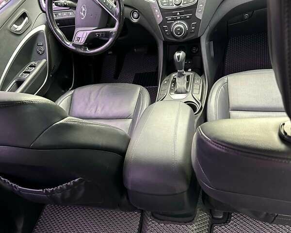 Белый Хендай Санта Фе, объемом двигателя 2 л и пробегом 255 тыс. км за 16000 $, фото 9 на Automoto.ua