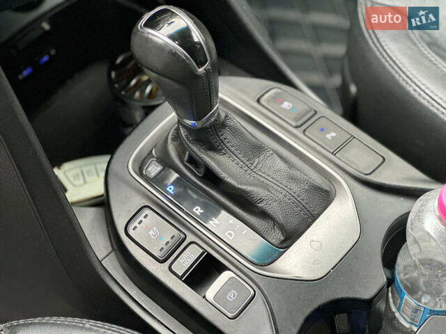 Білий Хендай Санта Фе, об'ємом двигуна 2 л та пробігом 209 тис. км за 14980 $, фото 24 на Automoto.ua