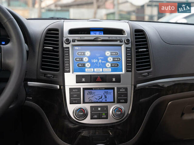 Білий Хендай Санта Фе, об'ємом двигуна 2 л та пробігом 174 тис. км за 13600 $, фото 19 на Automoto.ua