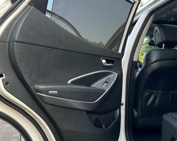 Білий Хендай Санта Фе, об'ємом двигуна 2.2 л та пробігом 190 тис. км за 17500 $, фото 12 на Automoto.ua