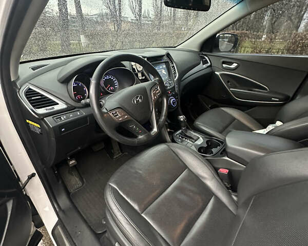 Белый Хендай Санта Фе, объемом двигателя 2.2 л и пробегом 120 тыс. км за 16500 $, фото 12 на Automoto.ua